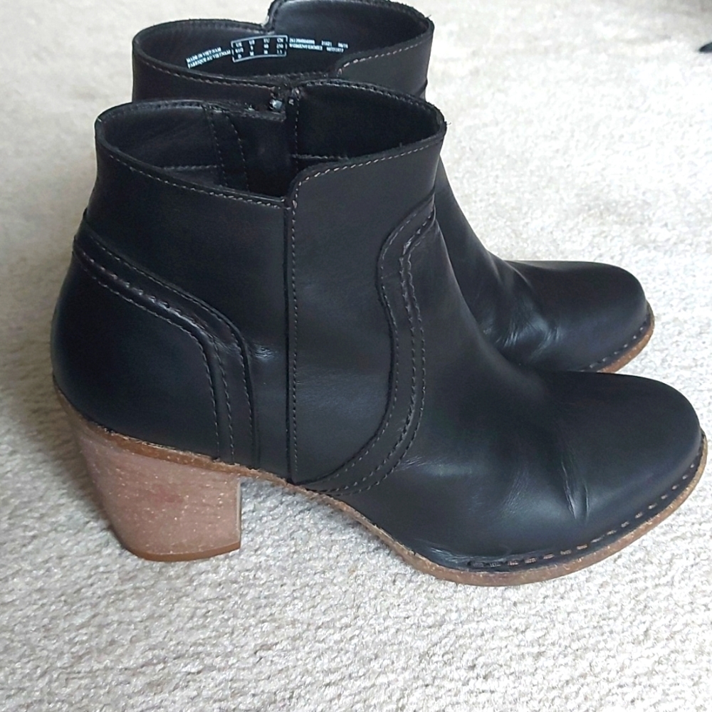 Clarks leather ankle boots